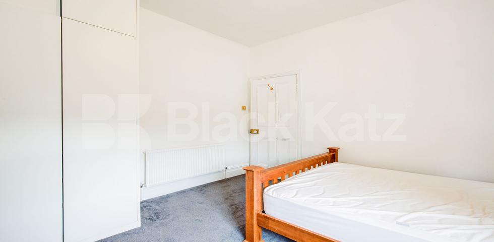 			3 Bedroom, 1 bath, 1 reception Flat			 Ormiston Grove, SHEPHERDS BUSH